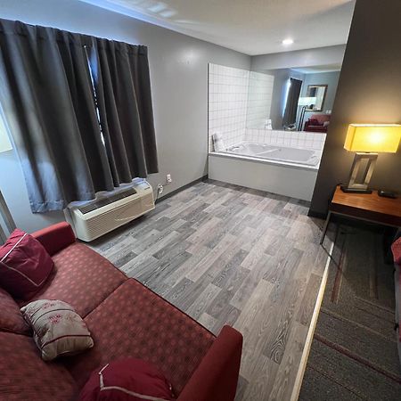 American Inn And Suites Ionia Экстерьер фото