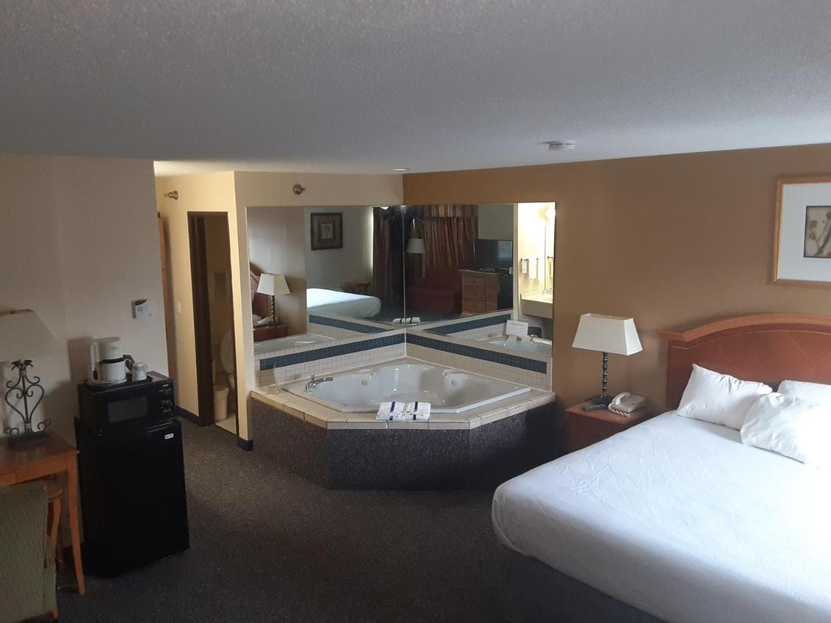 American Inn And Suites Ionia Экстерьер фото
