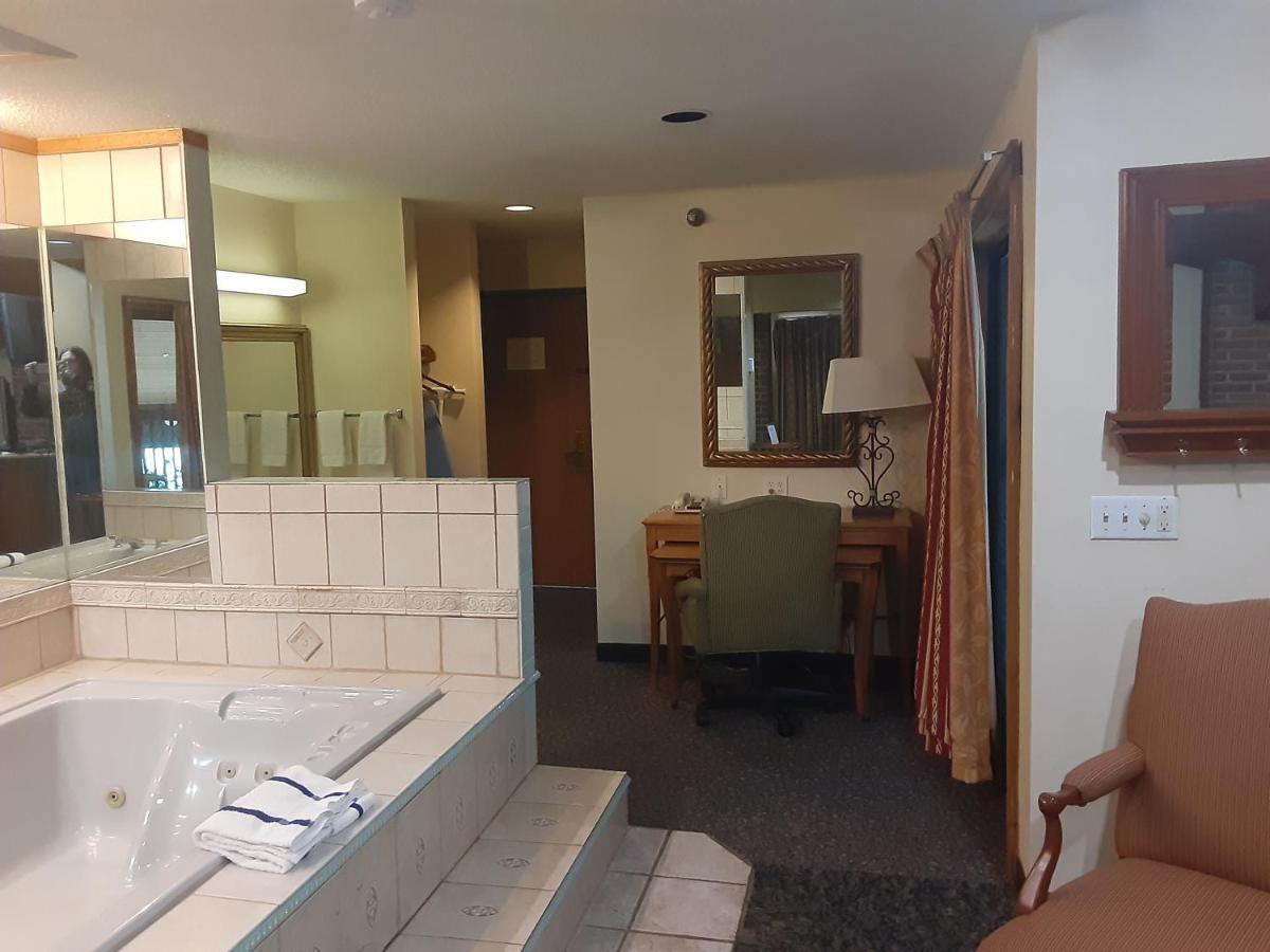 American Inn And Suites Ionia Экстерьер фото