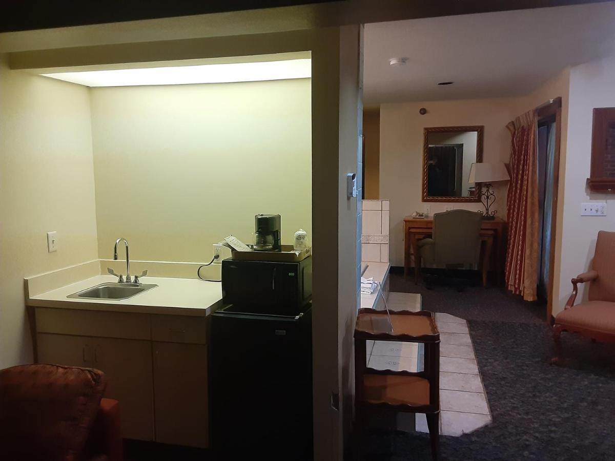 American Inn And Suites Ionia Экстерьер фото
