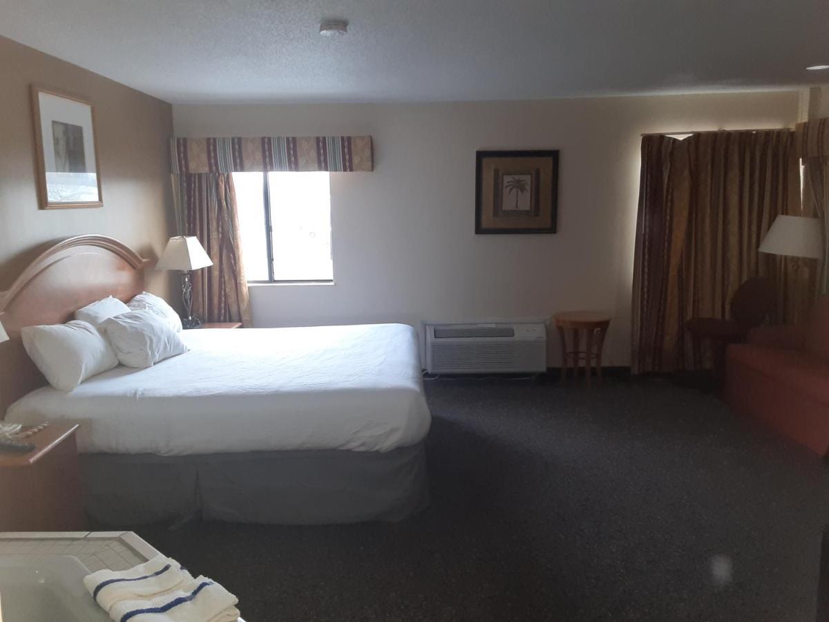 American Inn And Suites Ionia Экстерьер фото