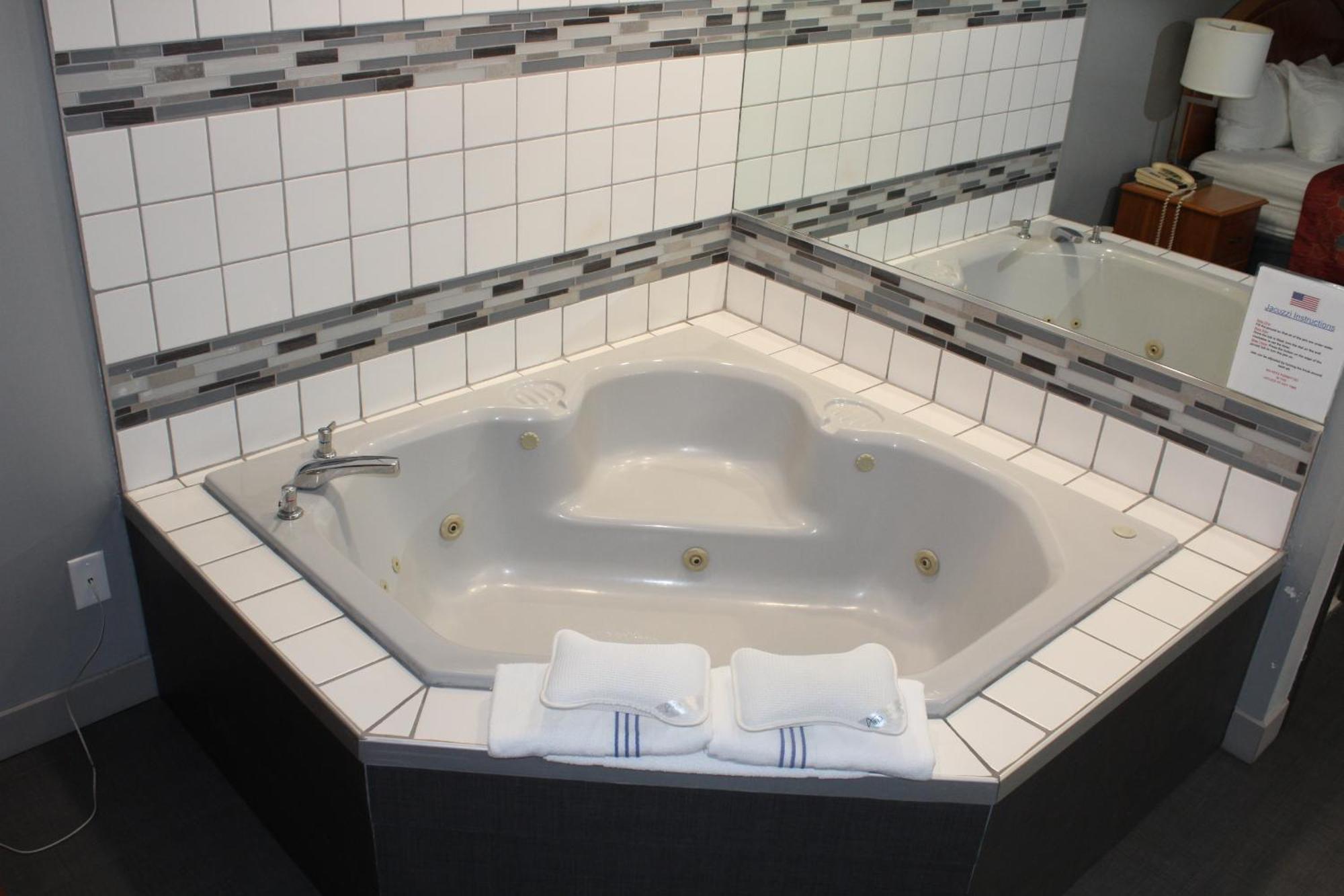 American Inn And Suites Ionia Экстерьер фото