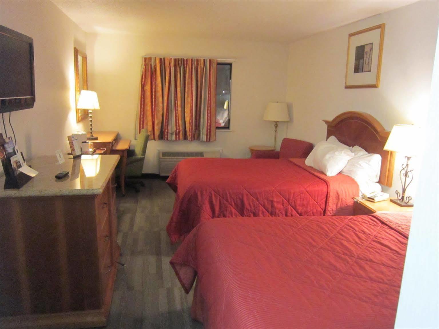 American Inn And Suites Ionia Экстерьер фото
