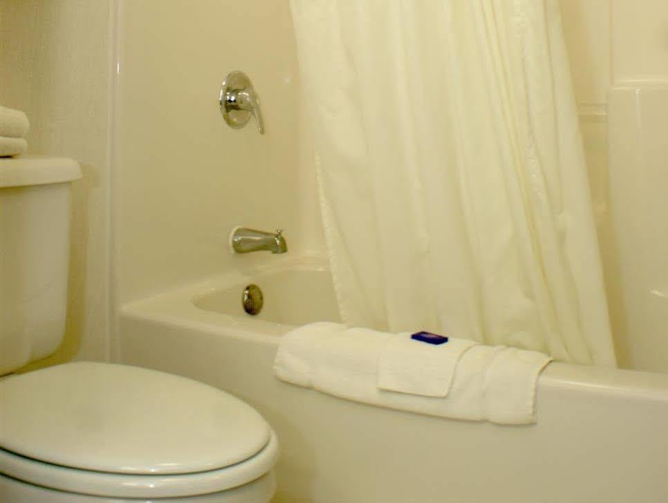 American Inn And Suites Ionia Экстерьер фото