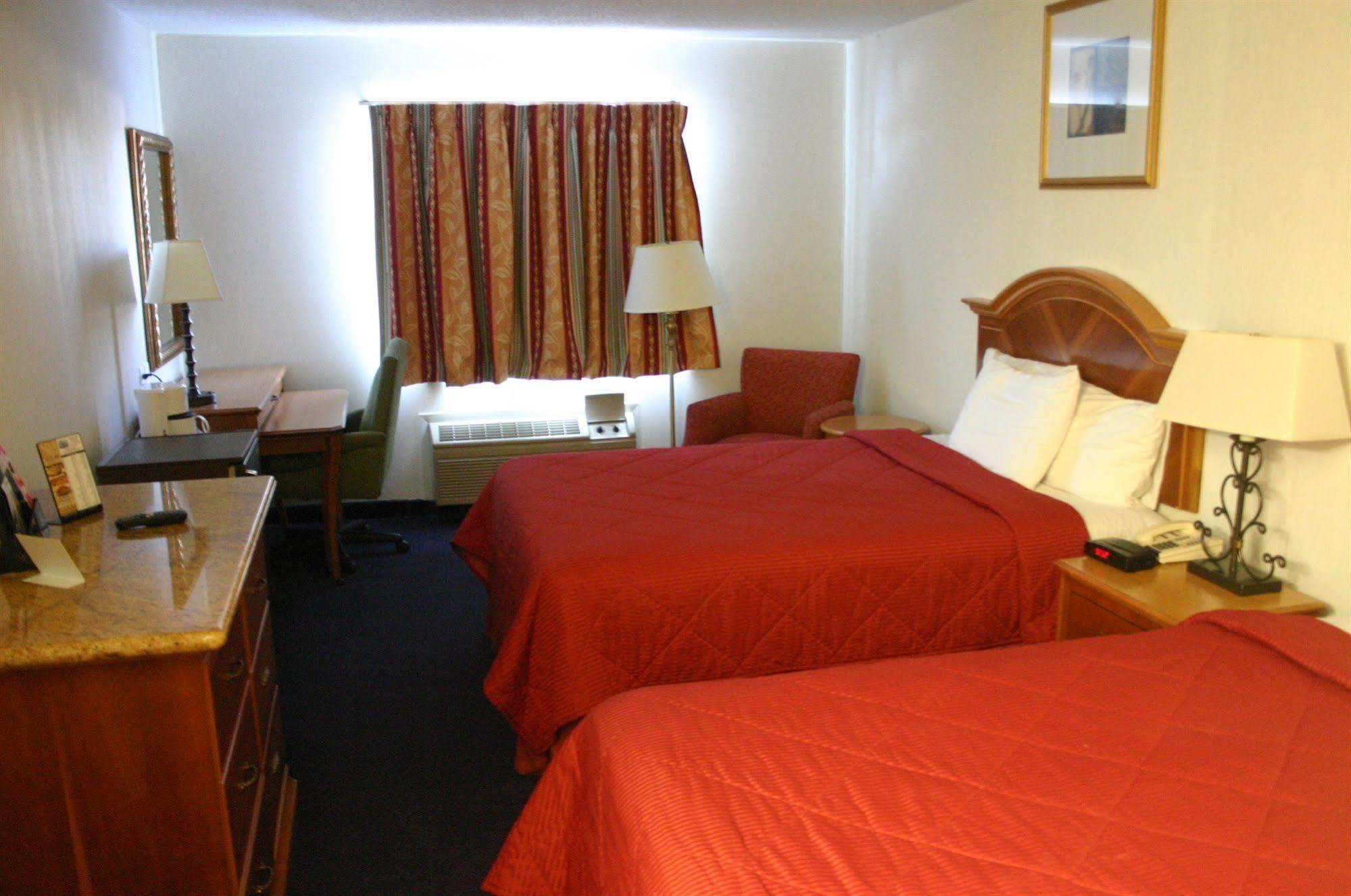 American Inn And Suites Ionia Экстерьер фото