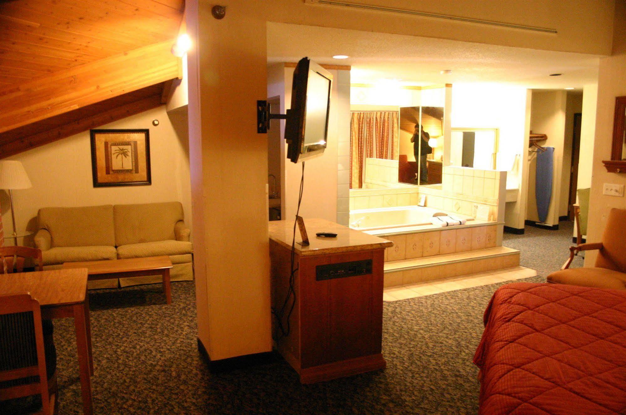American Inn And Suites Ionia Экстерьер фото