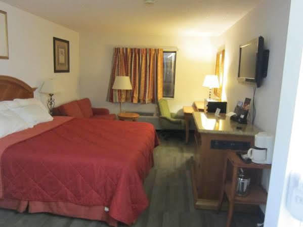 American Inn And Suites Ionia Экстерьер фото